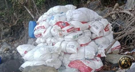 #菲媒报道

菲军查获2.2吨疑似冰毒，2名中国嫌犯跑路