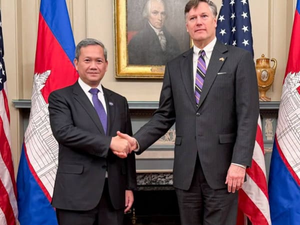 柬埔寨总理洪玛奈亲王近日在美国华盛顿会见了美国副国务卿克里斯