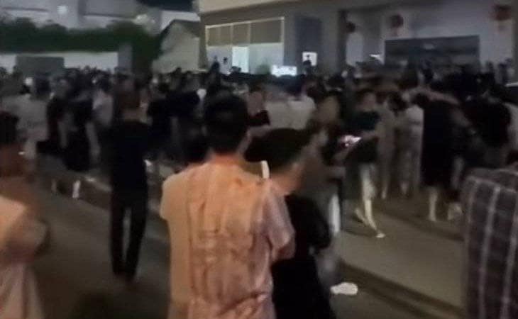 #网友分析： 整个柬埔寨现在都处于非常严峻的形势，各个园区都