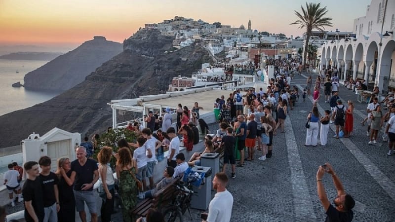 2 Vietnamese tourists die in Greece as wildfires disrupt ferry travel