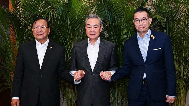 China hosts Thai, Cambodian FMs for talks amid fragile border truce