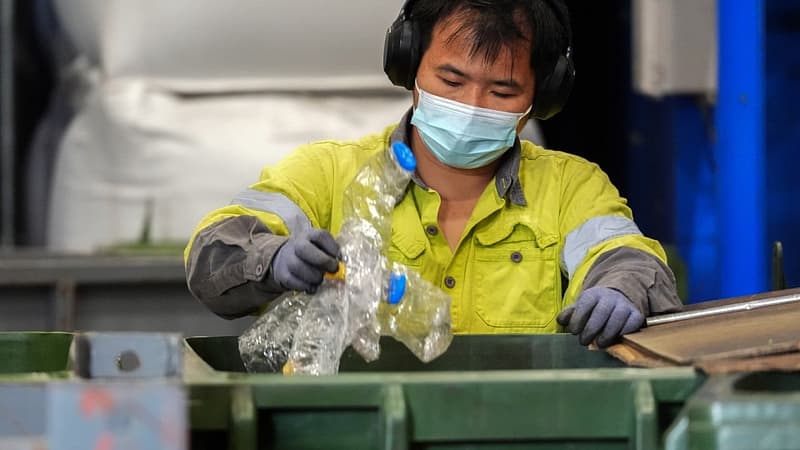 Strong public backlash behind ongoing hold on Hong Kong waste charging: minister