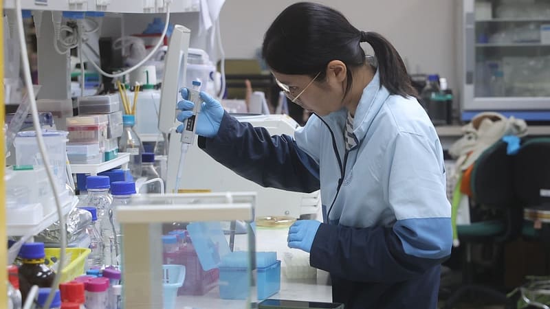 Death of 3 bright young scientists highlights China’s ruthless academic system