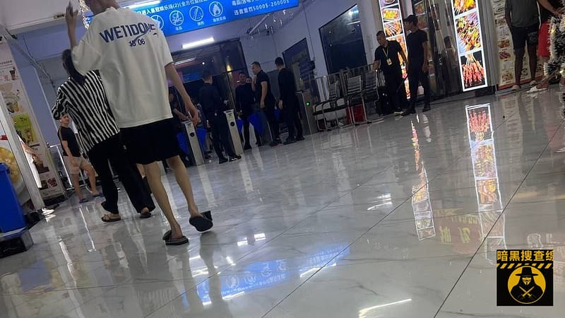 #突发事件：刚刚皇冠二刚才冲园区了。

20几个狗推跑了