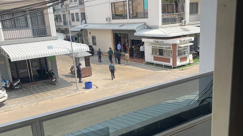 #网友反馈：🇰🇭金边排屋开始查护照了

这些警察一顿给我