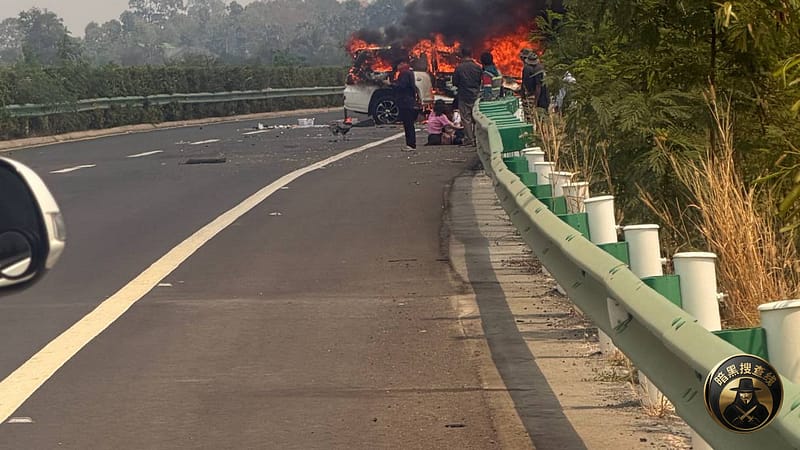 #网友投稿：西港到金边高速路口发生严重车祸

两名外国人