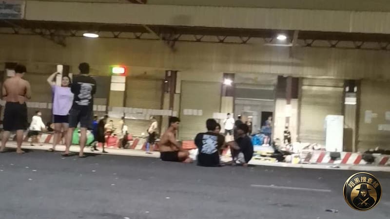 #网友投稿

这次大使馆是真办国内人员事情了。昨天送了4