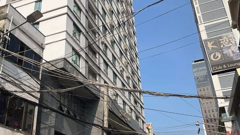 #网友反馈：金边白金湾大楼刚刚被抓走很多人，据说因为贩毒，毒