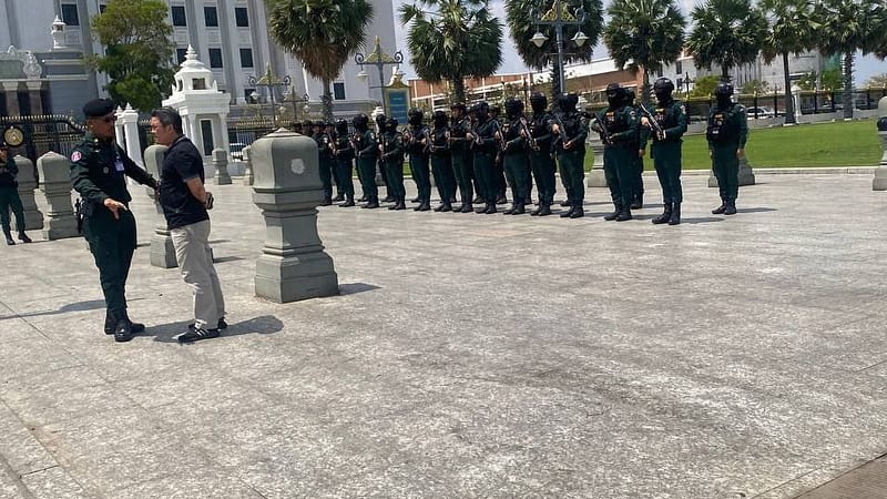 #网友提醒 #金边

警察即将对维曼金边别墅区展开突查！