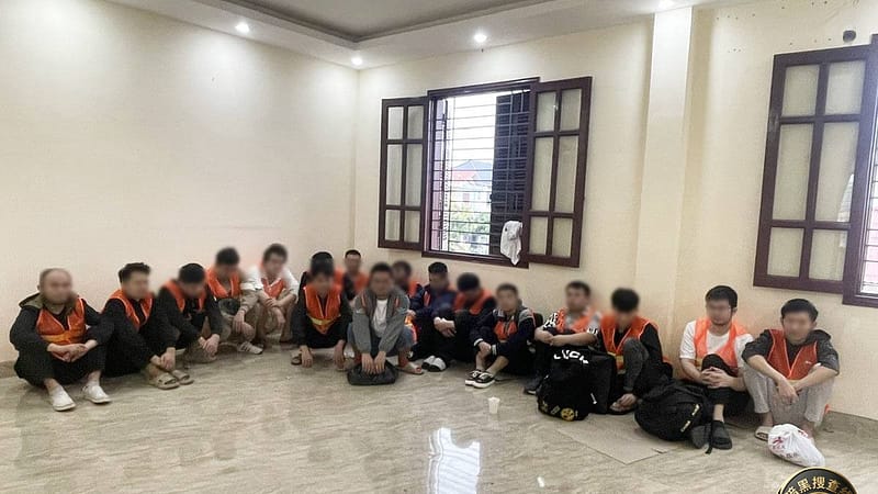 越南近期大排查｜12名非法入境的中国籍公民在民宅中被一锅端！