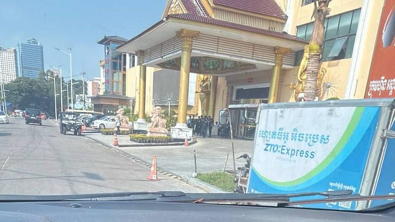 #网友投稿 #自由女神 #凯旋

自由女神包饺子，正门来