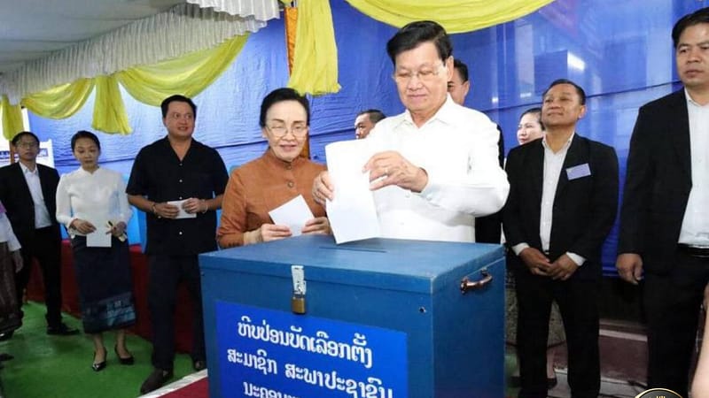 #老挝新闻 新一届国家领导层产生 通伦当选国家主席

老