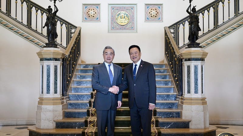 #泰国新闻 泰中关系融洽：泰国总理阿努廷会见中国外长王毅