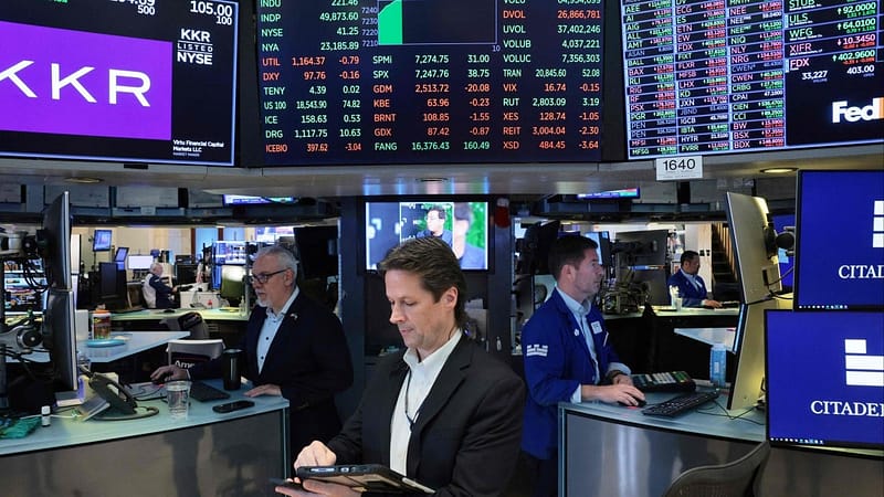 Wall Street hesitates, oil prices rise amid uncertainty in Strait of Hormuz