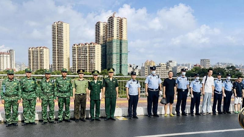 #越南新闻 5名中国人非法入境越南被遣返！芒街口岸移交中方